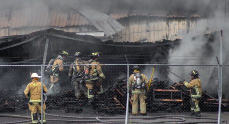 Incendio de fábrica Mytek deja dos lesionados