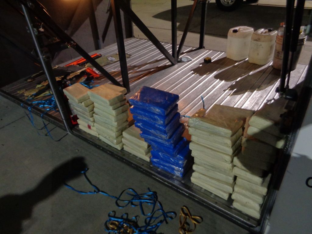 Agentes de CBP decomisaron 187 libras de cocaína ocultas en un autobús comercial de pasajeros