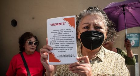 Protestan en la clínica 20 del IMSS por falta de medicamentos y mala calidad del servicio