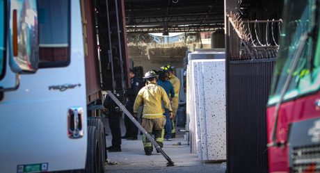 Trabajadores pierden la vida al descargar hojas de mármol