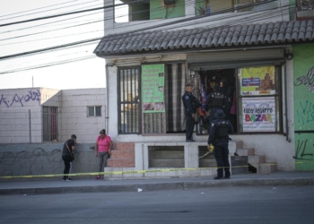 Asesinan a mujer de la tercera edad en local de lectura de cartas