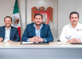 Presenta alcalde Ismael Burgueño a Carlos Torres como encargado de proyectos estratégicos