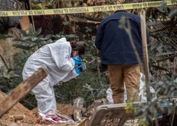 Encuentran fosa clandestina con 5 cuerpos