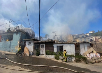 Se incendian cuatro viviendas; un hombre lesionado