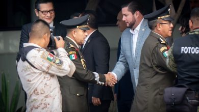 Ismael Burgueño felicita al general Javier Juvencio Hernández por su nombramiento como Comandante interino de la 2da Zona Militar