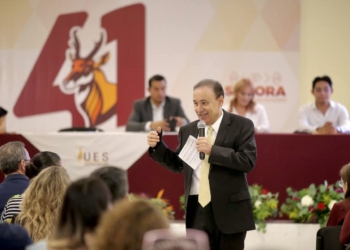 Gobernador Durazo destaca promoción del Plan Sonora para formación de estudiantes de la UES