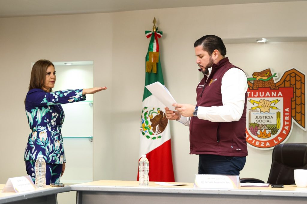 Paola-Nohemi-Leyva-rinde-protesta-como-directora-de-DIF-Municipal