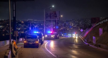 Hallan auto con el cadáver de una mujer, tenía un cable en el cuello