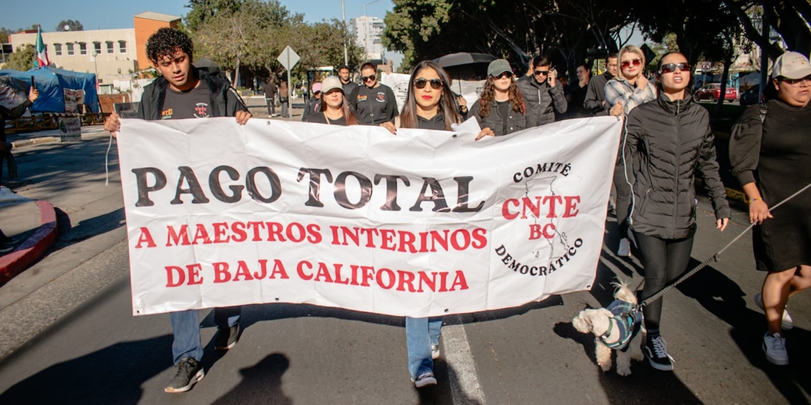 Maestros de la CNTE marchan por falta de pagos