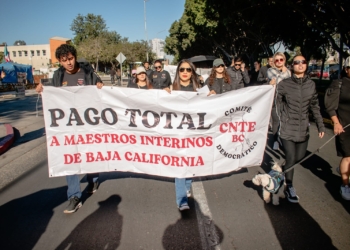 Maestros de la CNTE marchan por falta de pagos