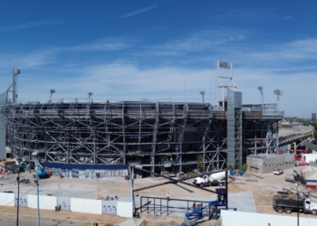 SIDURT avanza en remodelación de estadio de béisbol nido de Los Águilas en Mexicali