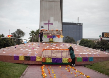 Conmemoran a las mujeres asesinadas en el día de Muertos