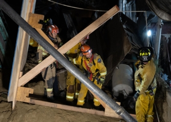 Bomberos recuperan cuerpo de un trabajador atrapado en obra de construcción