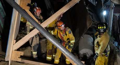 Bomberos recuperan cuerpo de un trabajador atrapado en obra de construcción