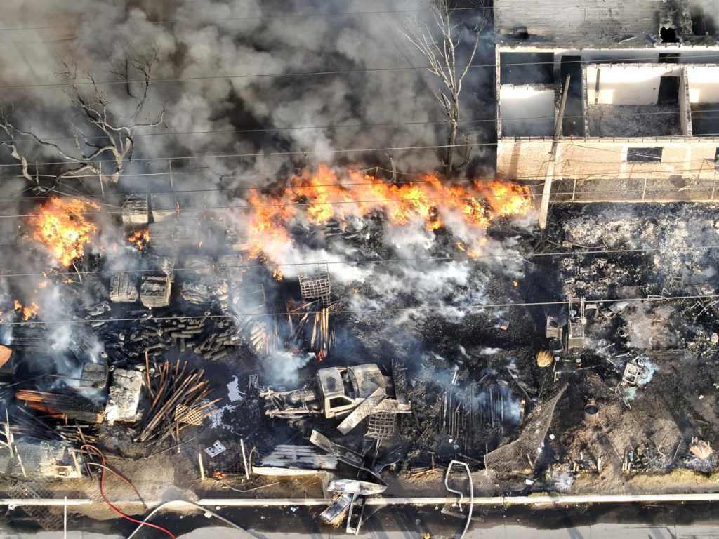 Se-incendia-madereria-dos-casas-Valle-Redondo