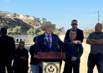 Visita Tijuana embajador de Estados Unidos Ken Salazar