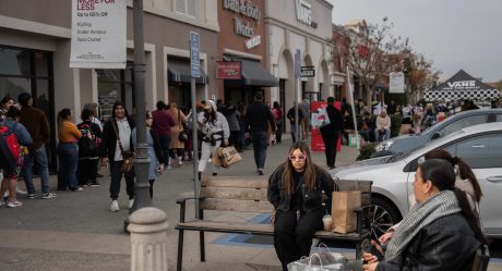 Plaza Las Américas de San Ysidro a reventar por Black Friday