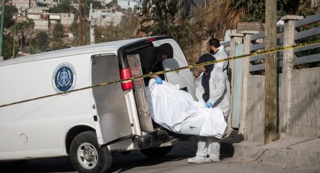 Hallan vehículo quemado con cadáver carbonizado al interior