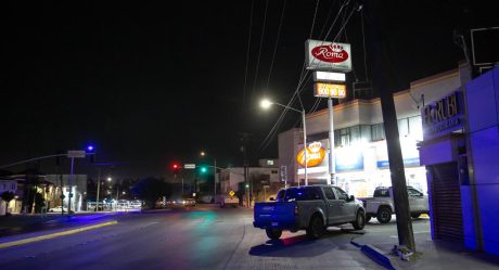 Balean auto de una mujer al salir de un Oxxo