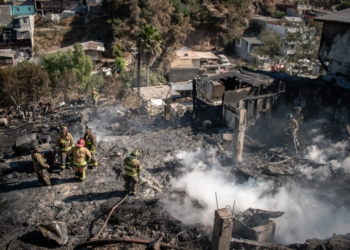 Familias pierden todo tras incendio de sus viviendas en Camino Verde