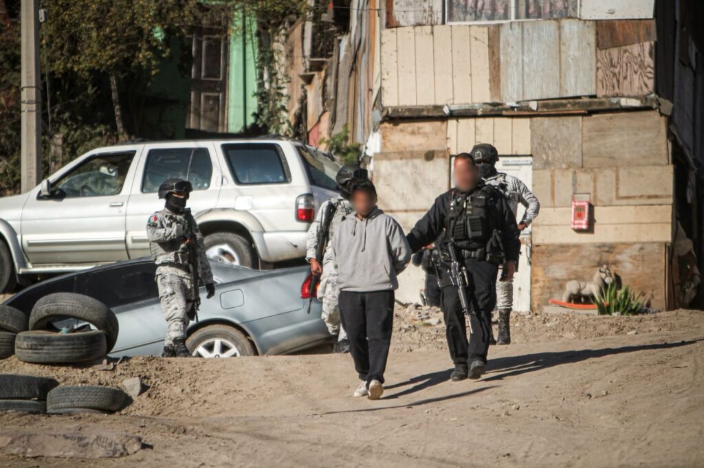 Atacan a policías municipales y repelen la agresión