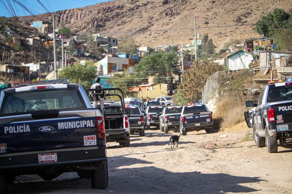 Atacan a policías municipales y repelen la agresión