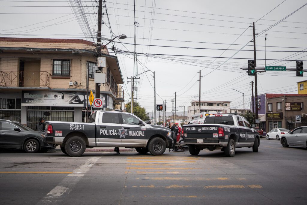 Repartidor de Didi choca con automovilista de la tercera edad