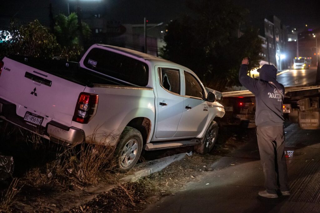 EMPLEADO DEL AYUNTAMIENTO EBRIO DESTROZA UNIDAD OFICIAL EN CHOQUE E INTENTA HUIR