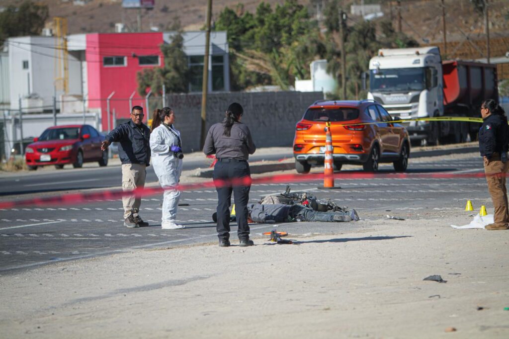 MOTOCICLISTA MUERE AL IMPACTARSE CON CAMIóN DE TRANSPORTE DE PERSONAL