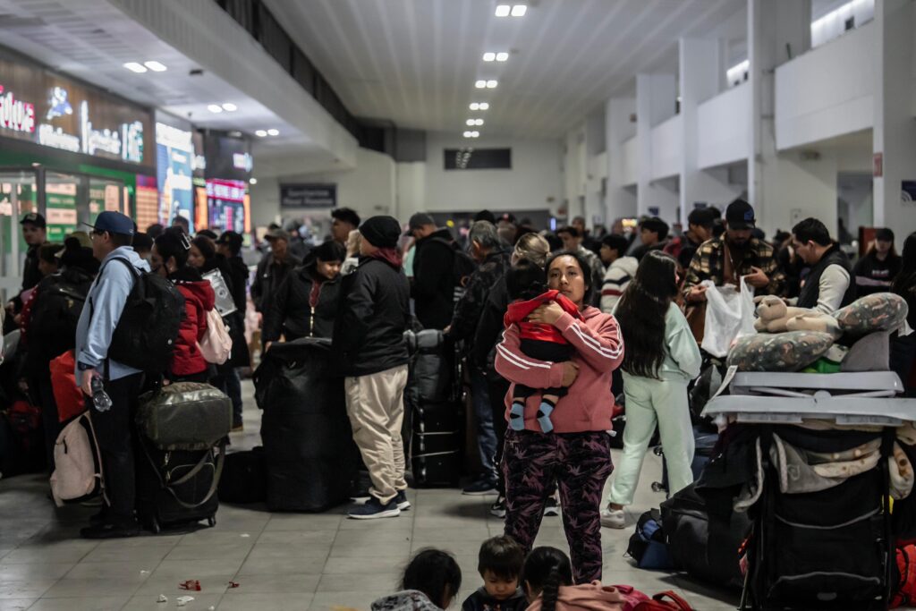 CENTRAL CAMIONERA LUCE ABARROTADA A POCAS HORAS DE LA NOCHE BUENA