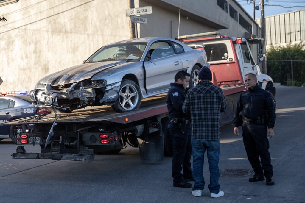 VEHíCULO SE IMPACTA EN CASA EN LA COLONIA CAMINO VERDE