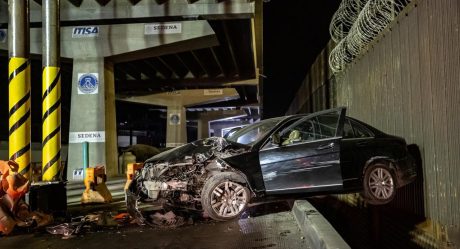 Conductor pierde el control y se impacta en obras del Viaducto Elevado