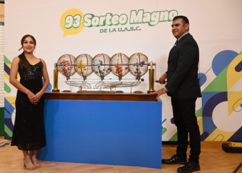 Adriana, de Mexicali, se convierte en millonaria con el 92 Sorteo Magno de la UABC