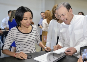 Promueve Gobernador Durazo jóvenes estudiantes sonorenses del programa de vivienda nacional