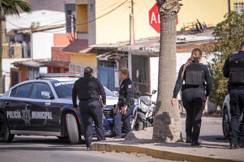 POLICíAS LE HACEN PARADA A MOTOCICLISTA, HUYE Y PROVOCA PERSECUCIóN