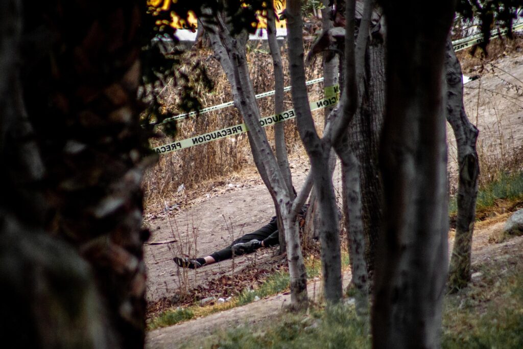 Hallazgo de cuerpo con huellas de violencia en jardinera de la Línea de San Ysidro