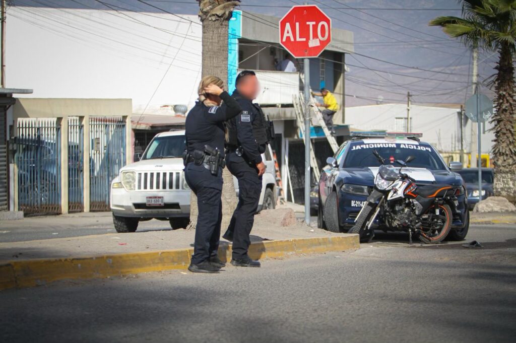 POLICíAS LE HACEN PARADA A MOTOCICLISTA, HUYE Y PROVOCA PERSECUCIóN