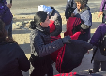 Caliente Ayuda lleva cobijas y alimentos a personas en situación de calle