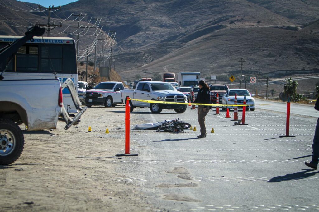 MOTOCICLISTA MUERE AL IMPACTARSE CON CAMIóN DE TRANSPORTE DE PERSONAL