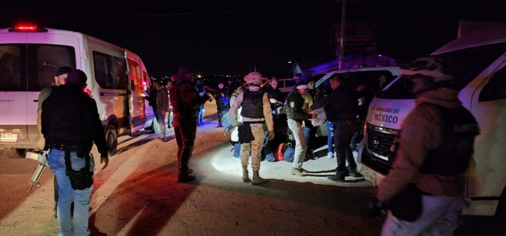 AUTORIDADES RESCATAN A 13 PERSONAS MIGRANTES PERDIDAS EN TECATE