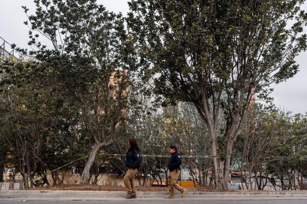 Hallazgo de cuerpo con huellas de violencia en jardinera de la Línea de San Ysidro