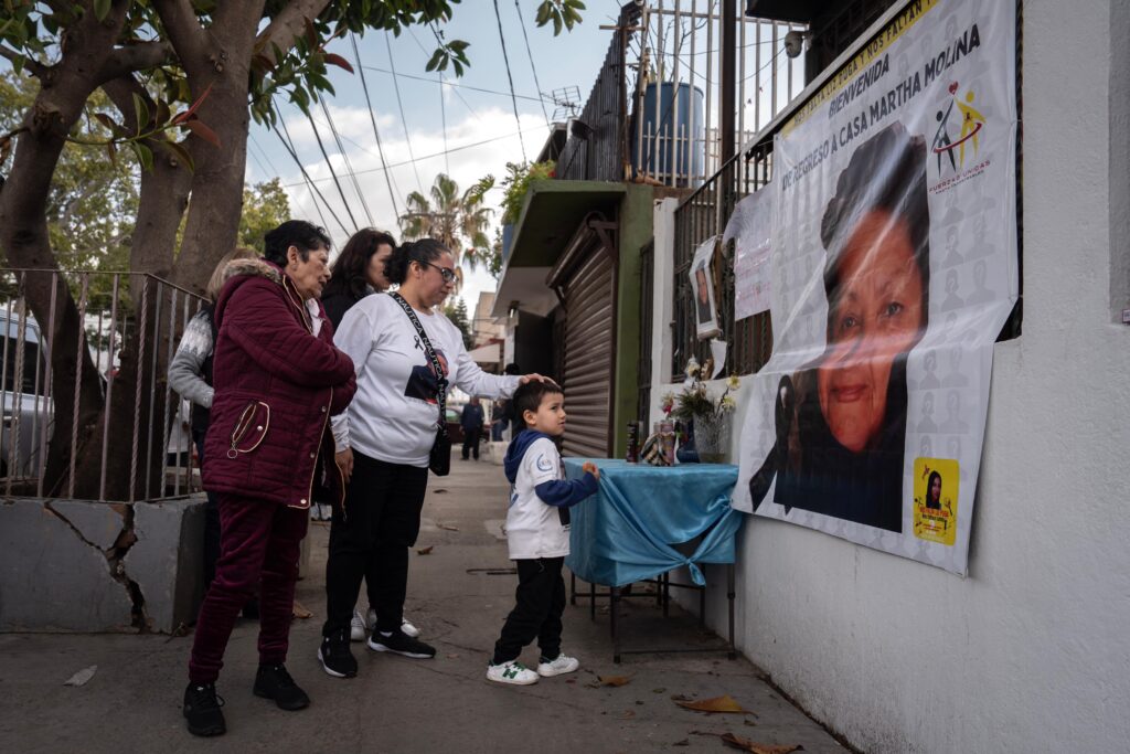 Dan último adiós y exigen justicia por Martha Molina