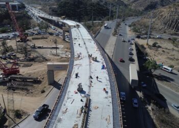 Concluyen colado de losa principal en Puente del Nodo Morelos