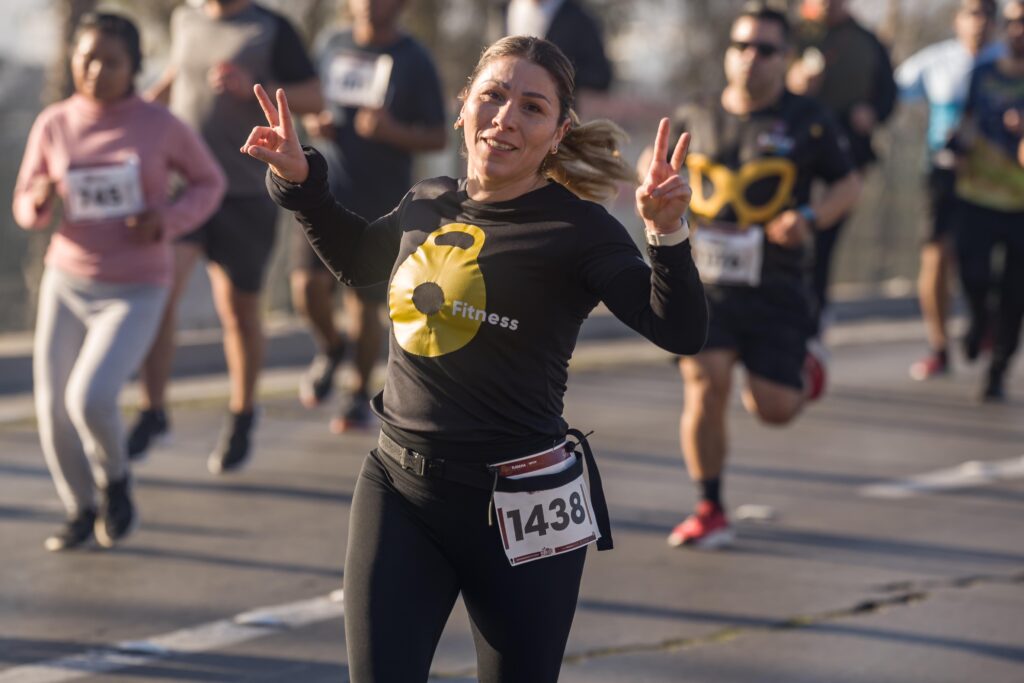 Corredores y policías participaron en la carrera conmemorativa al Día del Policía