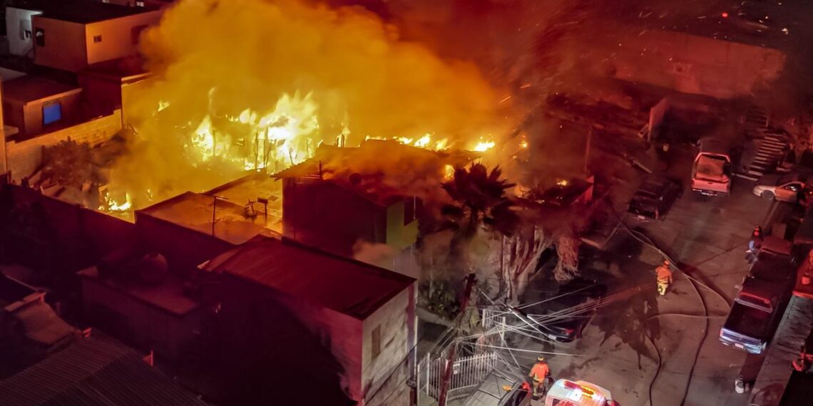 Dos casas fueron consumidas por el fuego