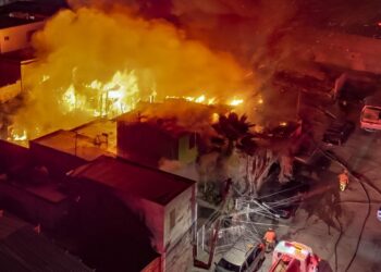 Dos casas fueron consumidas por el fuego