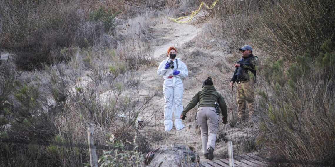 Localizan cadáver encobijado en cerro de Urbi Villas del Prado