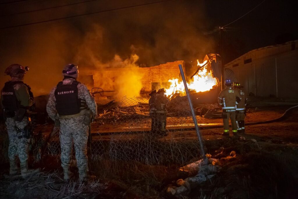 Bomberos trabajaron más de cuatro horas en incendio de bodega de hilos