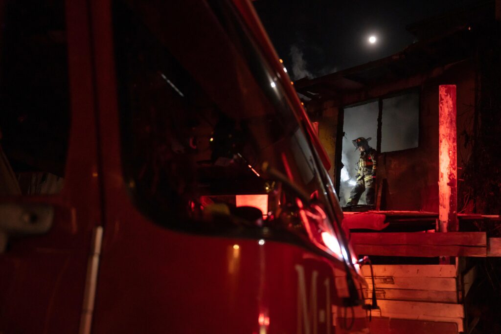 Incendio consume vivienda en colonia Anexa Morelos