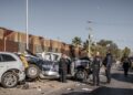 Conductor de Jeep perseguido por la Guardia Nacional impacta a patrulla municipal y queda prensado